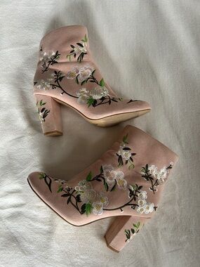 Like new Embroidered Pink Floral Ankle Boots